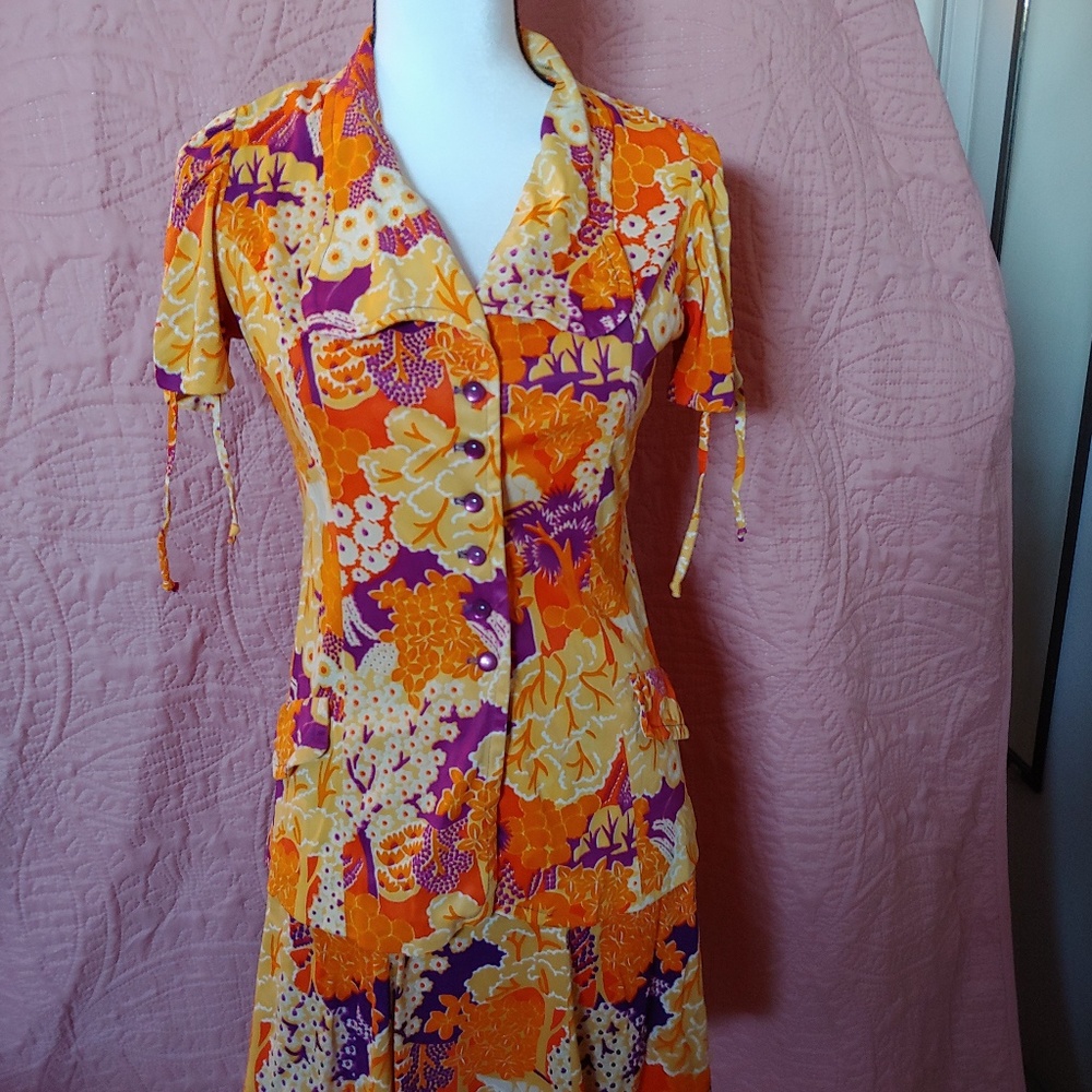 Vintage 2 piece skirt/blouse. No label